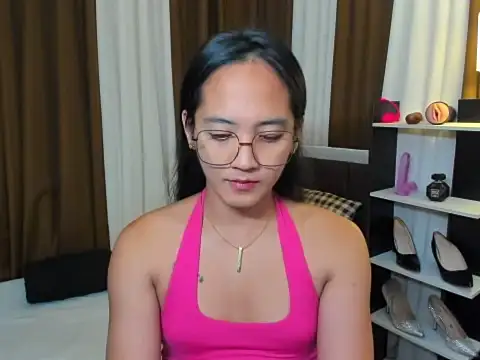 URHottestAngel online show from 11.06.25