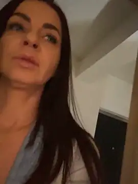 Roxanne Skye online show from 09.11.25