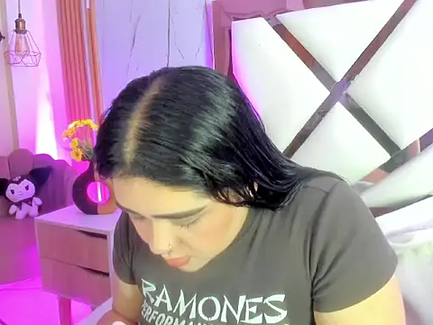 Snapshot of im_bunny__ chatting on 02.28.26 im bunny online show from 02.28.26