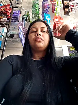 Snapshot of Alessandraa- chatting on 10.23.25 Alessandraa- online show from 10.23.25