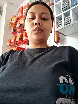 Snapshot of Alessandraa- chatting on 10.29.25 Alessandraa- online show from 10.29.25