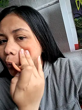 Snapshot of Alessandraa- chatting on 10.30.25 Alessandraa- online show from 10.30.25