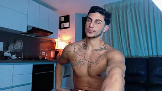 Snapshot of LeoCavalli_ chatting on 10.09.25 LeoCavalli online show from 10.09.25