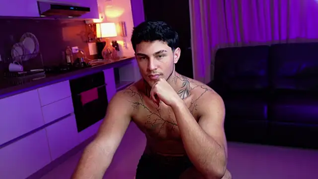 Snapshot of LeoCavalli_ chatting on 10.11.25 LeoCavalli online show from 10.11.25