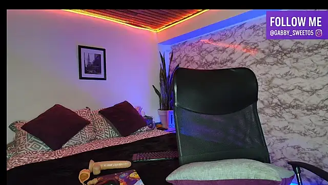 Snapshot of Gabbysweet0 chatting on 11.13.25 Gabbysweet0 online show from 11.13.25