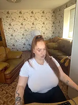 Snapshot of _EmiFox_X chatting on 09.16.25 EmiFox X online show from 09.16.25