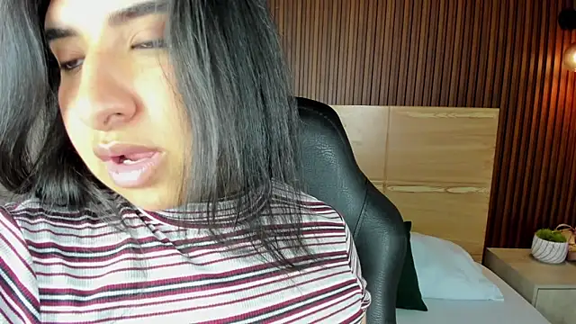 Snapshot of alice_coopperx chatting on 10.20.25 alice coopperx online show from 10.20.25