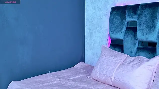 Luna sophya online show from 09.27.25