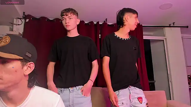 Snapshot of Handsomeboyss19 chatting on 10.01.25 Handsomeboyss19 online show from 10.01.25