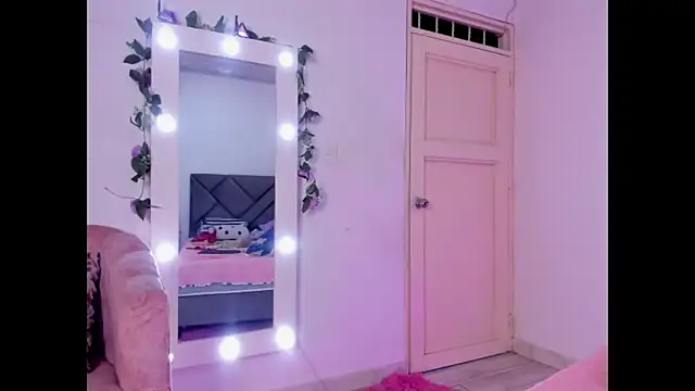 Snapshot of kazumikyoo7 chatting on 10.31.25 kazumikyoo7 online show from 10.31.25