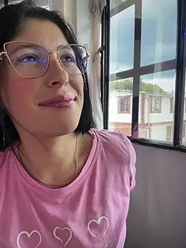 Mia salinass online show from 04.21.26