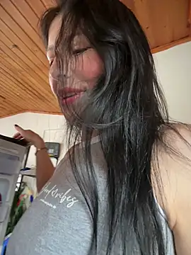 Snapshot of Mia_salinass chatting on 04.30.26 Mia salinass online show from 04.30.26