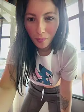 Snapshot of Mia_salinass chatting on 05.15.26 Mia salinass online show from 05.15.26