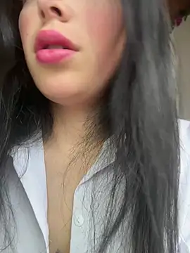 Snapshot of Mia_salinass chatting on 06.15.26 Mia salinass online show from 06.15.26