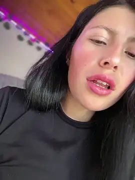 Snapshot of Mia_salinass chatting on 06.21.26 Mia salinass online show from 06.21.26