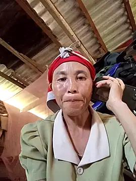 Snapshot of me-cute chatting on 10.02.25 me-cute online show from 10.02.25