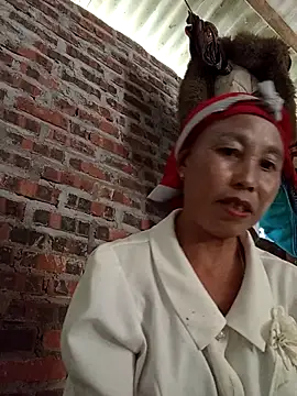 Snapshot of me-cute chatting on 10.04.25 me-cute online show from 10.04.25