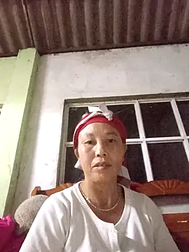 Snapshot of me-cute chatting on 10.04.25 me-cute online show from 10.04.25