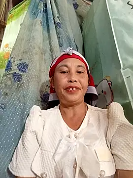 Snapshot of me-cute chatting on 10.08.25 me-cute online show from 10.08.25