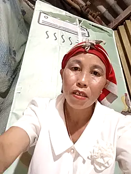 Snapshot of me-cute chatting on 10.12.25 me-cute online show from 10.12.25