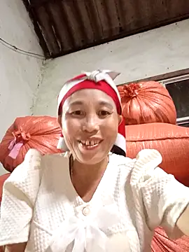 Snapshot of me-cute chatting on 10.17.25 me-cute online show from 10.17.25