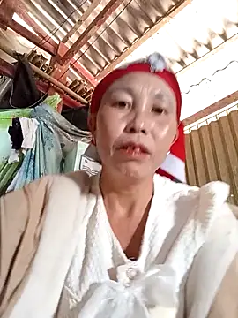 Snapshot of me-cute chatting on 10.20.25 me-cute online show from 10.20.25