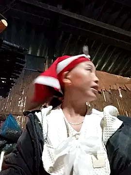 Snapshot of me-cute chatting on 10.29.25 me-cute online show from 10.29.25