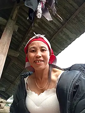 Snapshot of me-cute chatting on 10.30.25 me-cute online show from 10.30.25