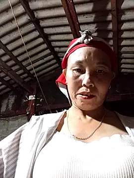 Snapshot of me-cute chatting on 10.31.25 me-cute online show from 10.31.25