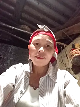 Snapshot of me-cute chatting on 11.01.25 me-cute online show from 11.01.25