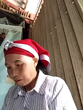 Snapshot of me-cute chatting on 11.05.25 me-cute online show from 11.05.25