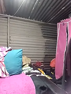 Snapshot of HappygalTheQueen chatting on 10.21.25 HappygalTheQueen online show from 10.21.25