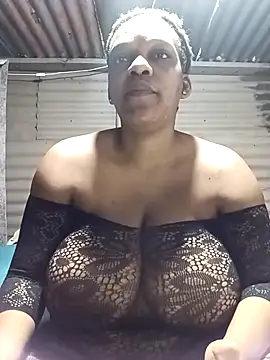 Snapshot of HappygalTheQueen chatting on 10.25.25 HappygalTheQueen online show from 10.25.25