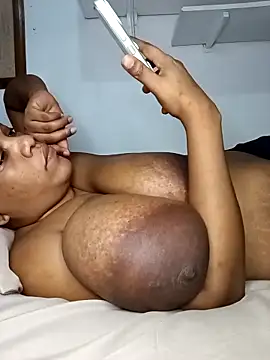 Snapshot of HappygalTheQueen chatting on 02.05.26 HappygalTheQueen online show from 02.05.26