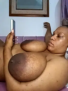 Snapshot of HappygalTheQueen chatting on 02.19.26 HappygalTheQueen online show from 02.19.26