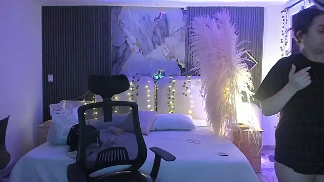 SarahCastro1  online show from 02.28.26