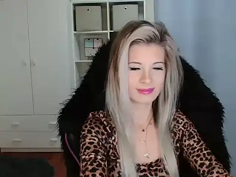 KristineGlow online show from 11.08.25