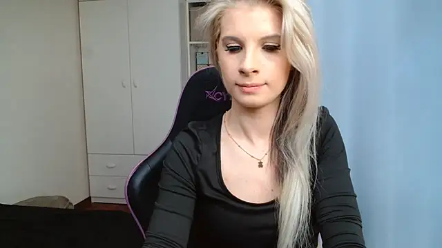 KristineGlow online show from 06.08.26