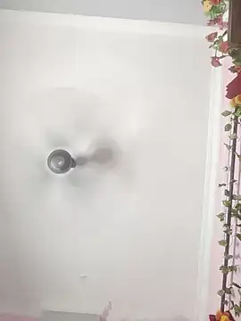 Snapshot of Cute-Mahiraa chatting on 10.21.25 Cute-Mahiraa online show from 10.21.25