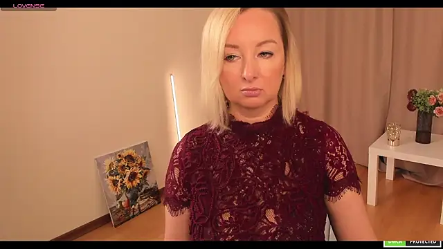 sexmom8 online show from 10.13.25