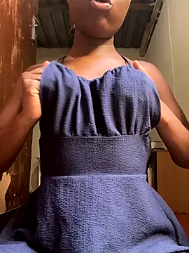 Snapshot of Crazyqueenxxx chatting on 10.08.25 Crazyqueenxxx online show from 10.08.25