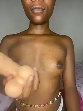 Snapshot of Crazyqueenxxx chatting on 10.14.25 Crazyqueenxxx online show from 10.14.25