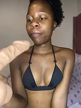 Snapshot of Crazyqueenxxx chatting on 10.27.25 Crazyqueenxxx online show from 10.27.25