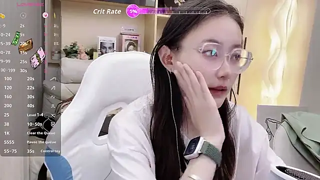 Snapshot of Naiyi-babe chatting on 10.10.25 Naiyi-babe online show from 10.10.25