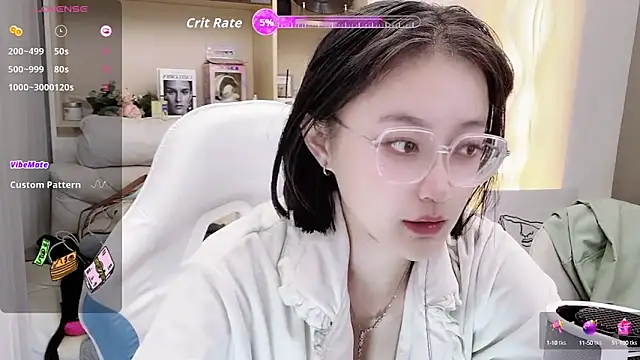 Snapshot of Naiyi-babe chatting on 10.28.25 Naiyi-babe online show from 10.28.25