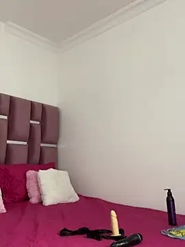 Snapshot of Sophia_moons chatting on 10.09.25 Sophia moons online show from 10.09.25