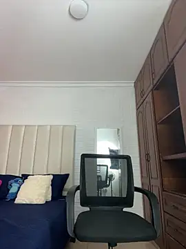 Snapshot of Sophia_moons chatting on 10.24.25 Sophia moons online show from 10.24.25