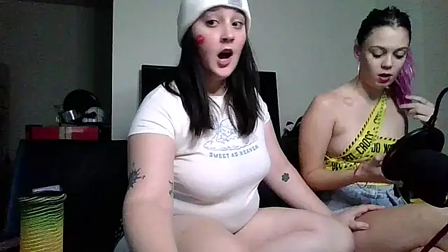 Snapshot of Shadow_Slut chatting on 10.28.25 Shadow Slut online show from 10.28.25