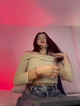 Snapshot of BrunnetAri_ chatting on 05.28.26 BrunnetAri online show from 05.28.26