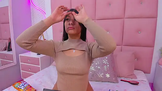 Snapshot of DaisySnugs1 chatting on 10.30.25 DaisySnugs1 online show from 10.30.25